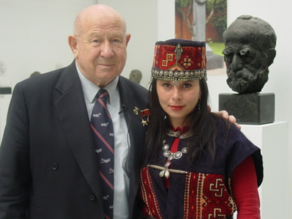 Տիեզերագնաց Ալեքսեյ Լեոնովի հետ Մոսկվա 