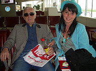Շառլ Ազնավուրի հետ Շառլ Դը Գոլ օդանավակայանում