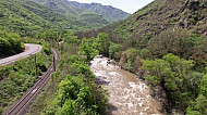 Դեբեդ գետը և հարակից գնացքի գիծն ու ավտոճանապարհը      Debed River և Adjacent train line and highway