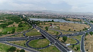 Երևանյան լիճը, ռուսական եկեղեցին ու հարակից կամուրջը   Yerevan lake, the Russian church and the adjacent bridge
