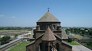 Սրբ․ Հռիփսիմե եկեղեցին դիմացից, ներքևից դեպի վերև   St. Hripsime church from the front, bottom to top
